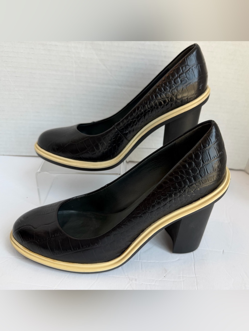 United Nude Base Pump-Croc Embossed Size 36